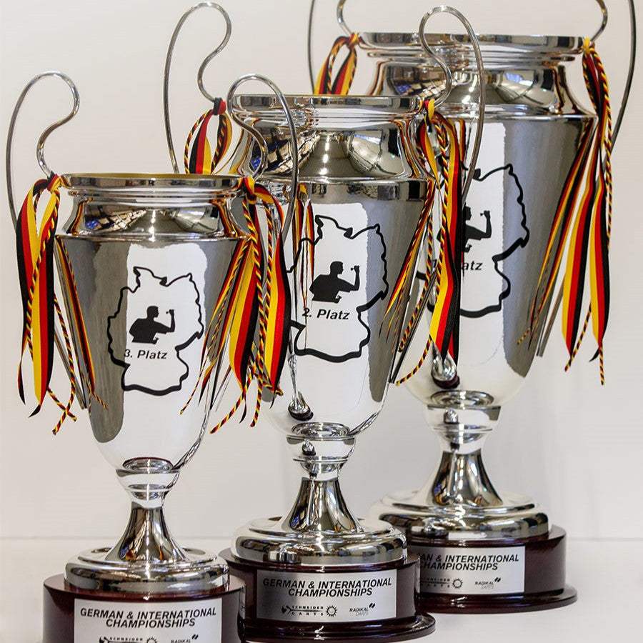 POKALE FÜR DIE DEUTSCHE E-DART MEISTERSCHAFT IN BITBURG