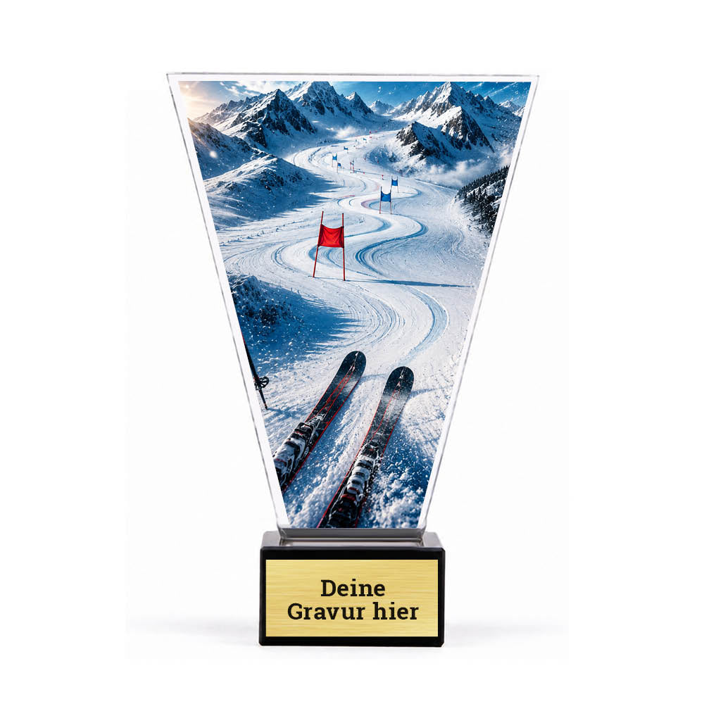 Acrylpokal mit Skier und gewundene Skipiste vor Bergen auf schwarzem Marmorsockel mit Sockelschild