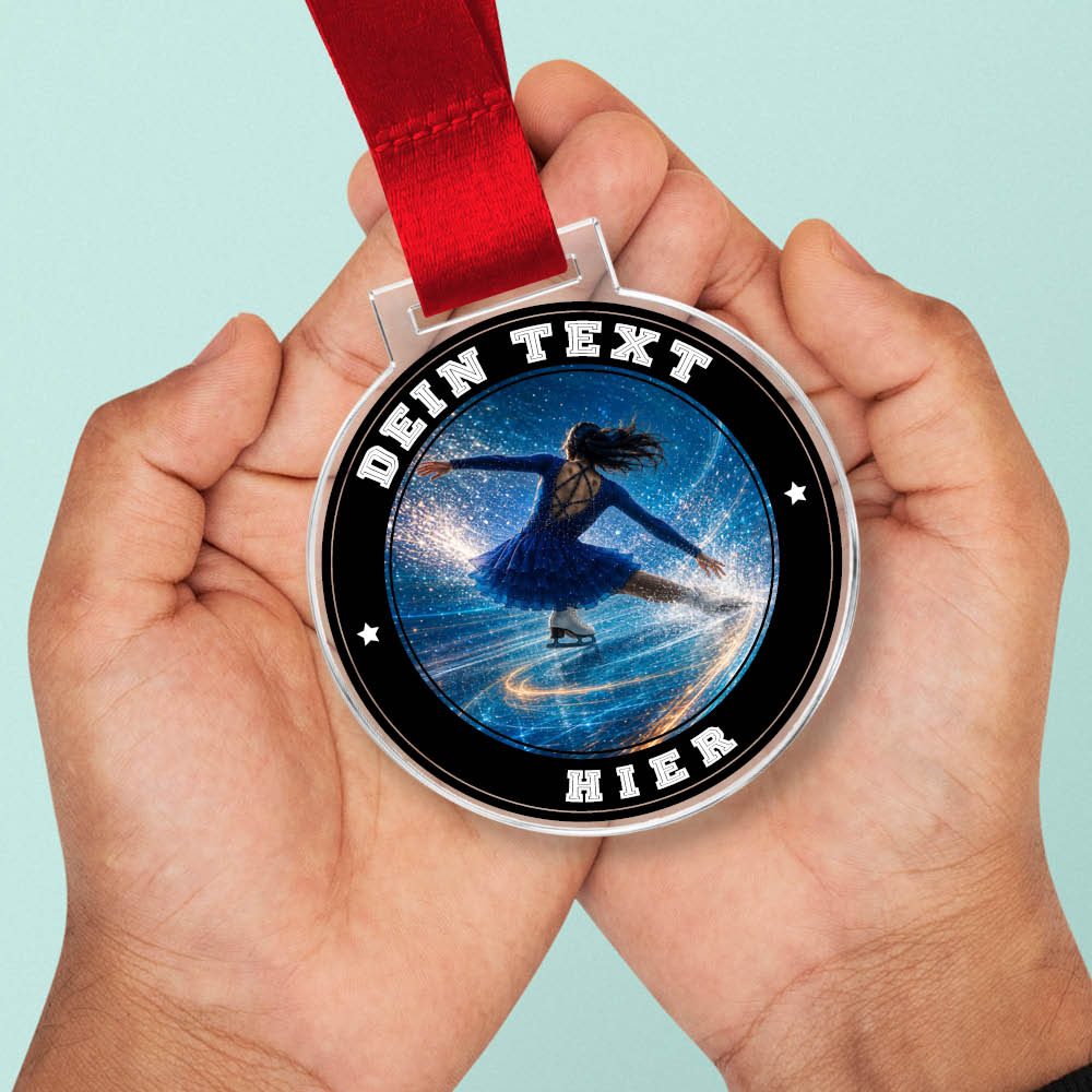 Signature Medaille Eiskunstlaufen in Händen als Größenvergleich