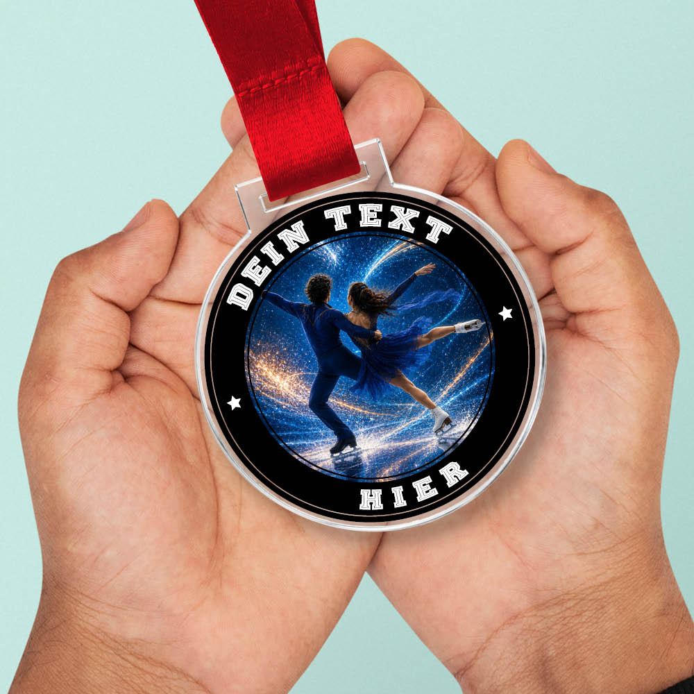 Signature Medaille Paar Eiskunstlauf in Händen als Größenvergleich