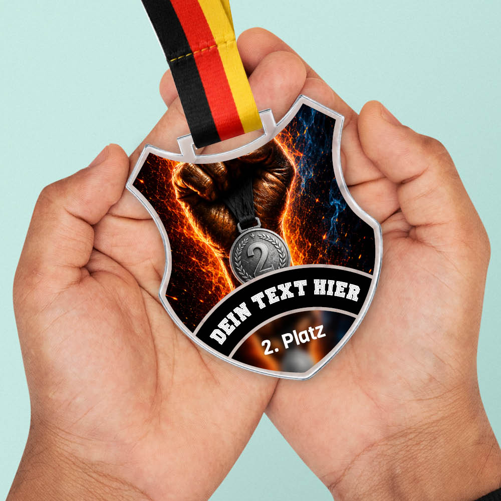 Wappen Medaille Zweiter Platz in Händen als Größenvergleich